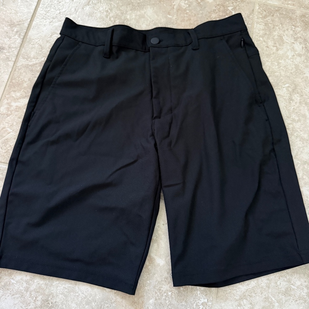 Like new Old Navy tech shorts men’s size 30
